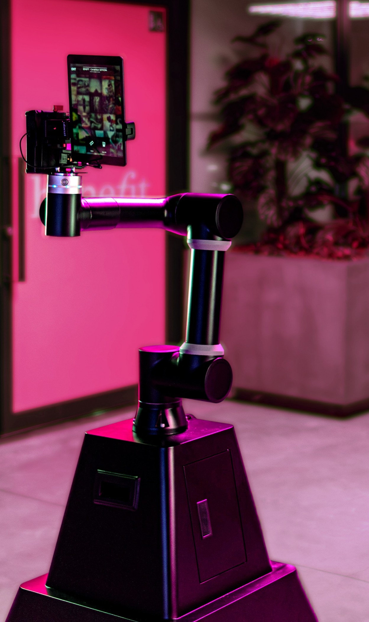 Glambot Paris